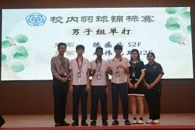 2025 赛季回顾：洛杉矶道奇队全员在夺冠后的游行中集体佩戴 34 号臂章向传奇致敬